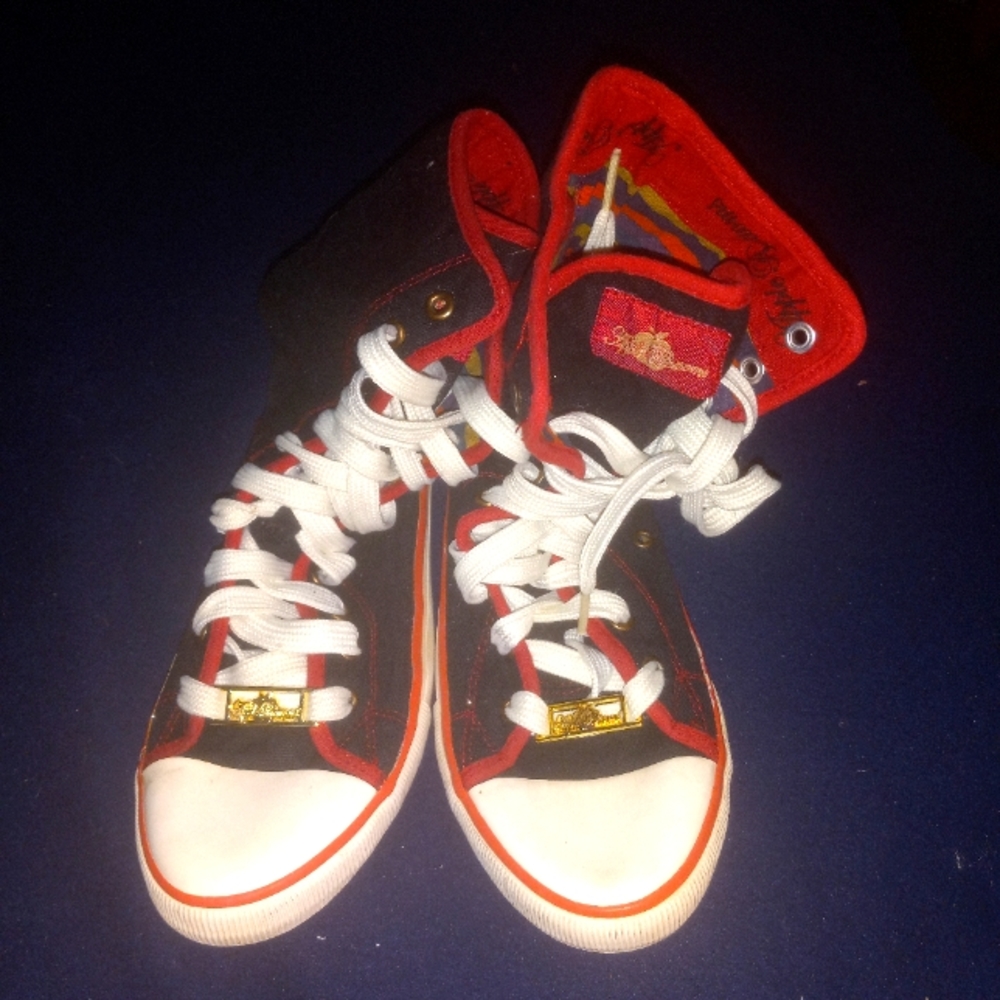 APPLE BOTTOMs HIGH  TOP SNEAKER  SIZE 9 PRE-OWNED used CONDITION